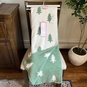 Cupcakes and Cashmere Viral Winter Tree Christmas Reversible Throw Blanket NEW